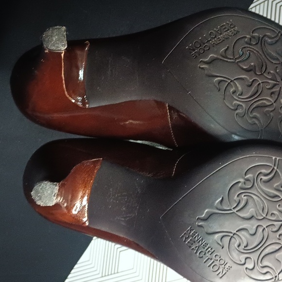 Kenneth Cole reaction ladies pumps size 8 patent leather. - Picture 8 of 9